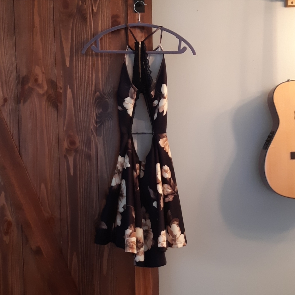 Dress - Picture 3 of 4